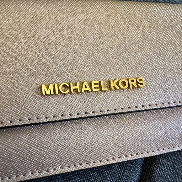 Michael Kors Slim Jet Set Flap Travel Wallet - Picture 2 of 7